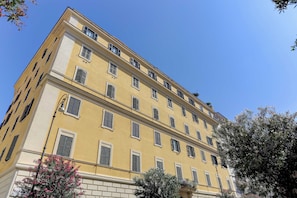 Front of property - Colosseo MecenStudio - Home and More (Rome)