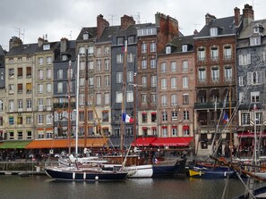 Marina - Chambre d'Hôte 'Chez Maddie' avec Piscine Couverte / B&B with heated pool (Aclou)