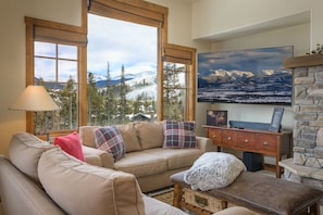 Townhome, 3 Bedrooms | Living area