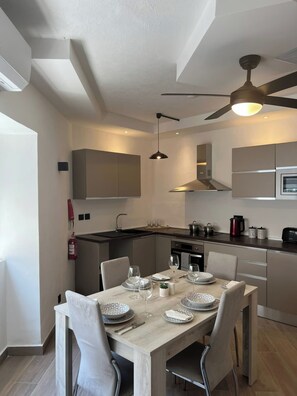 Apartment, 1 Bedroom, Balcony | Dining room