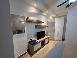 Apartment, 1 Bedroom, Balcony | Interior
