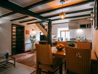Encantador apartamento vacacional de estilo cabaña con hermosas vistas