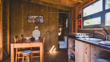 Fridge, microwave, stovetop, cookware/dishes/utensils