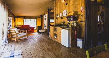 Casa Ohashi – Luxury Glamping Tent with View of the Pond and Green Valley