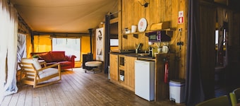 Casa Ohashi – Luxury Glamping Tent with View of the Pond and Green Valley