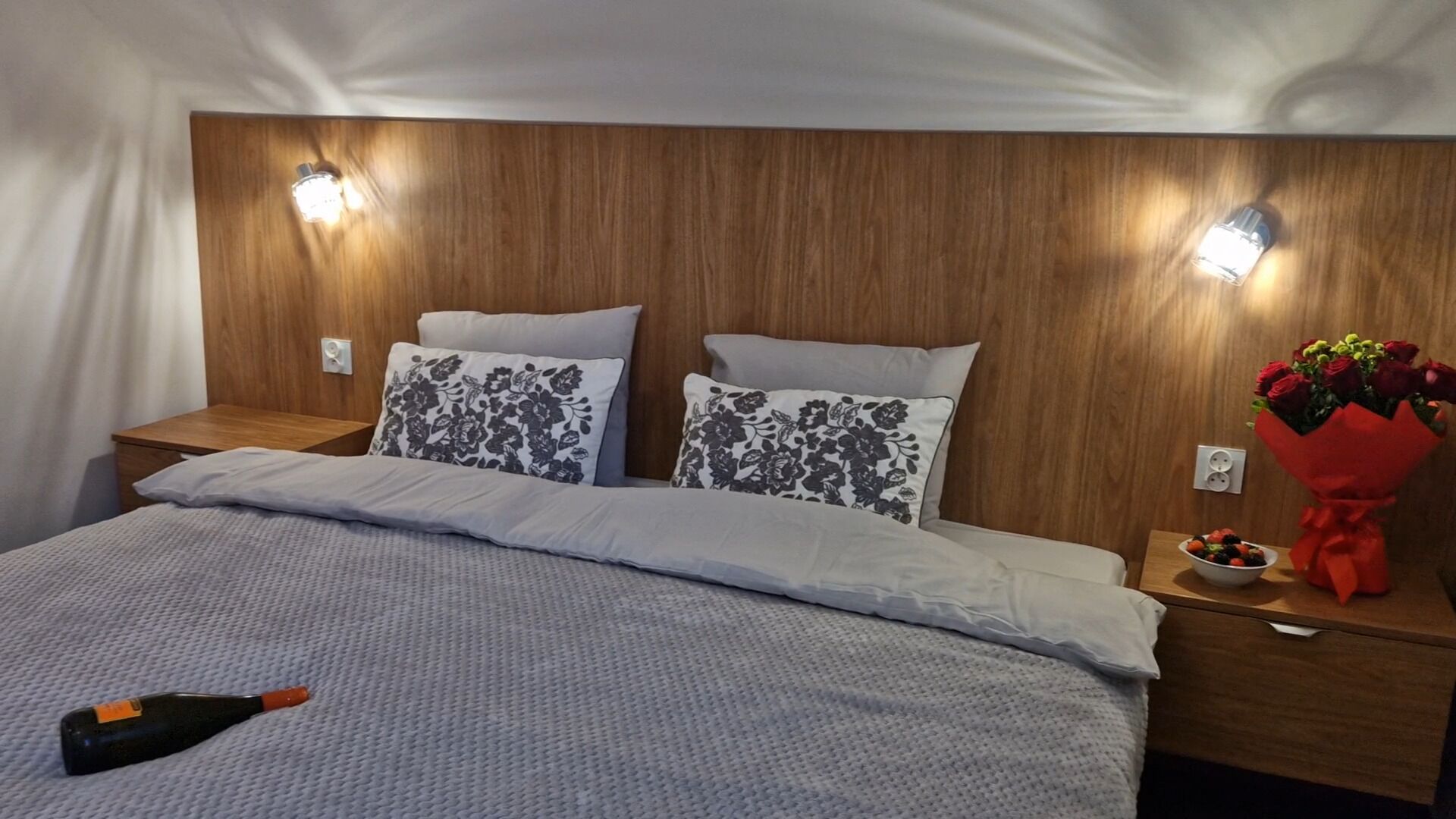 1 habitación, tabla de planchar con plancha, wifi y ropa de cama 