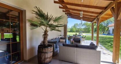 Apartament z basenem, spa, jacuzzi z hydromasażem