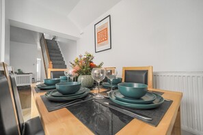 Dining - The Modern Cwtch House - Swansea (Gorseinon)