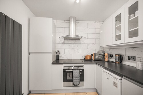 The Modern Cwtch House - Swansea