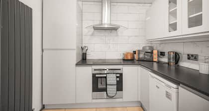 The Modern Cwtch House - Swansea