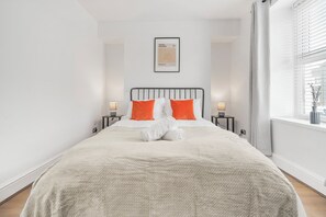 4 slaapkamers, een bureau, een strijkplank/strijkijzer, gratis wifi