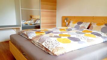 2 bedrooms, WiFi, bed sheets