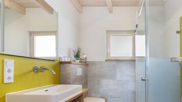 Douche, serviettes fournies