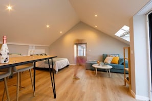 Departamento, 1 habitación, balcón, vista al jardín | Sala de estar