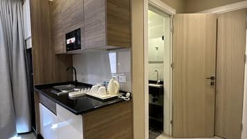 Apartment, 1 Bedroom, Accessible, Smoking | Private kitchen