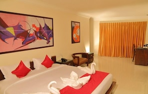 Deluxe Double Room | Desk, laptop workspace, free WiFi