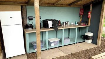 Cookware/dishes/utensils