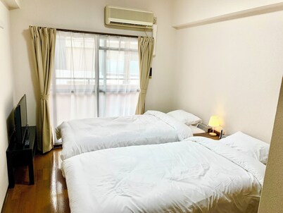 Chikasakae, multiple rooms in the same building, sleeps 4, 6 min walk from Shinsakaecho station, convenient for shopping, dining, etc.