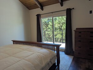 3 bedrooms, iron/ironing board, travel crib, free WiFi