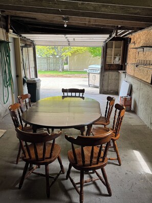 Outdoor dining - Anglers Lodge 4 (Webster)