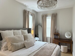 3 bedrooms, iron/ironing board, Internet, bed sheets