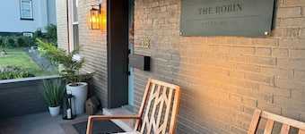 Luxury 3BR Cottage, King Beds, Spa-Style Baths and Outdoor Oasis