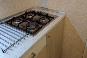 Fridge, microwave, stovetop, electric kettle - Apartment - Sleeps 5 - Parking - Balcony (Thessaloniki)