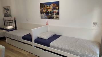 3 bedrooms, free WiFi, bed sheets