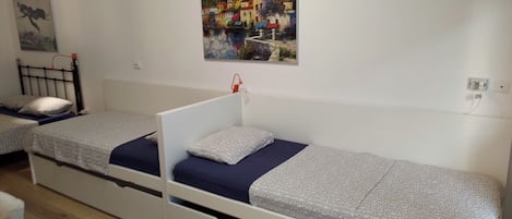 3 bedrooms, free WiFi, bed sheets