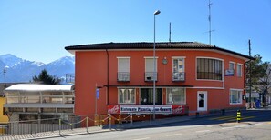 Dormitório compartilhado, 2 quartos | Fachada