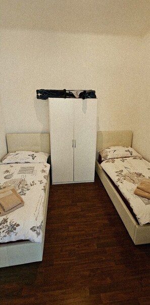 Dormitório compartilhado, 2 quartos | 2 quartos