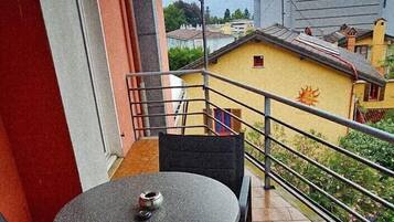 Dortoir Partagé, 2 chambres | Balcon