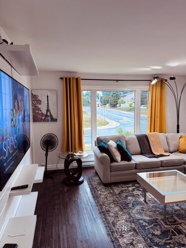 Stylish Comfort Prime Stay in St. John’s 12 minutes to down town.