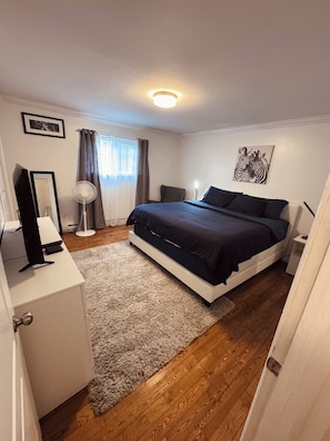 3 bedrooms, iron/ironing board, WiFi, bed sheets