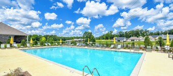 NEW! Plains Getaway In Auburn, 3BR/3BA townhome that sleeps 8 w/EV Charger!