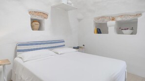 5 bedrooms, free WiFi, bed sheets