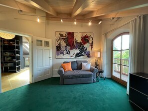 Kamin, Bücher, Musikbibliothek, Stereoanlage
