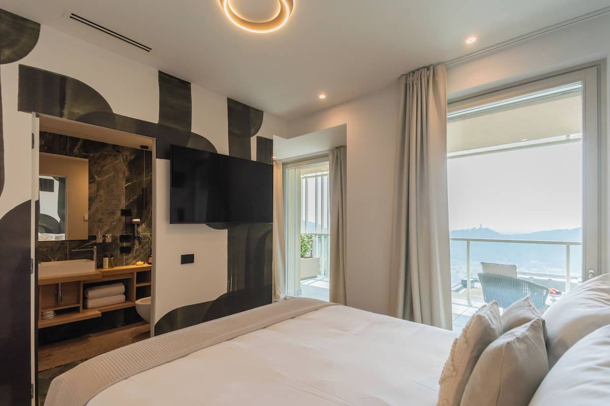 Suite (1 Bedroom) | 1 bedroom, in-room safe, cribs/infant beds, bed sheets