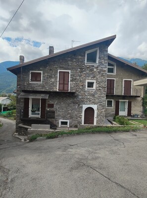 Exterior - Keila Holiday Home – Mountains, Peace & WiFi (Colorina)