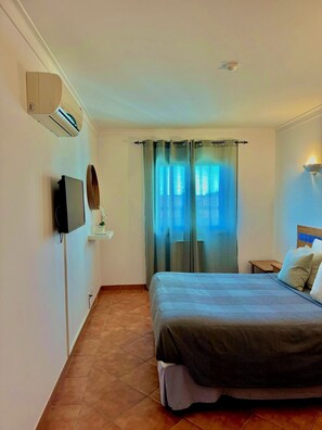 1 bedroom, iron/ironing board, travel cot, free WiFi