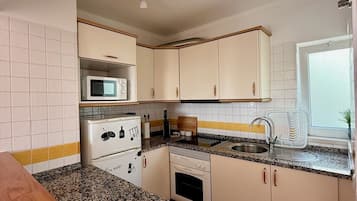 冰箱、微波炉、烤箱、炉灶