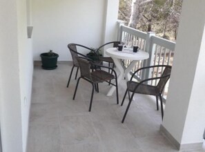 Apartamento (Two Bedroom Apartment with Sea View) | Balcón