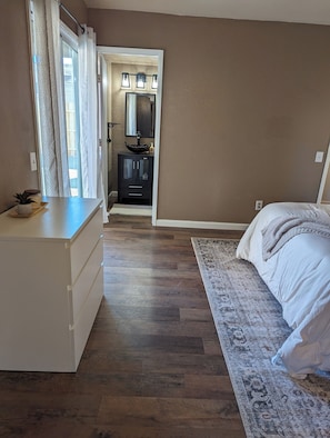 3 chambres, fer et planche à repasser, Wi-Fi gratuit, draps fournis
