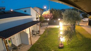 Outdoor dining - Small House Lefkada Studio with Mountain View, Wi-Fi & Air Conditioning (Lefkada Town)