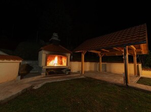 Villa (Three Bedroom Villa) | BBQ/picnic Area