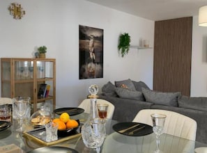 Apartment (Two Bedroom Apartment) | Dining room - Luxury Apartment Ivo With Jacuzzi Near the Beach (Podstrana)