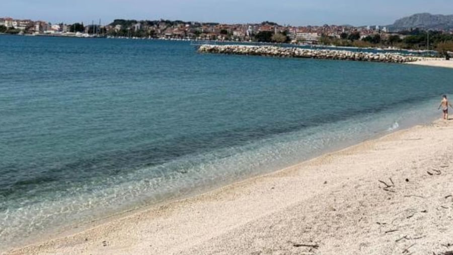 Luxury Apartment Ivo With Jacuzzi Near the Beach