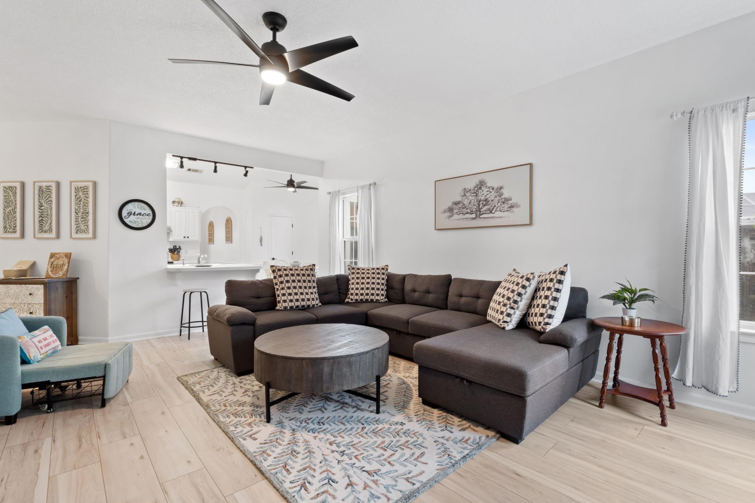 House | Living area | 50-inch Smart TV with digital channels, Netflix, Hulu