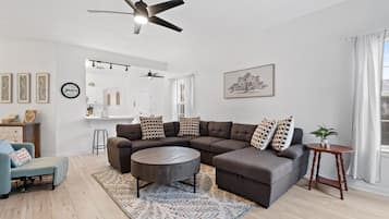 House | Living area | 50-inch Smart TV with digital channels, Netflix, Hulu