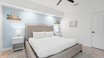 House | Laptop workspace, iron/ironing board, free WiFi, bed sheets